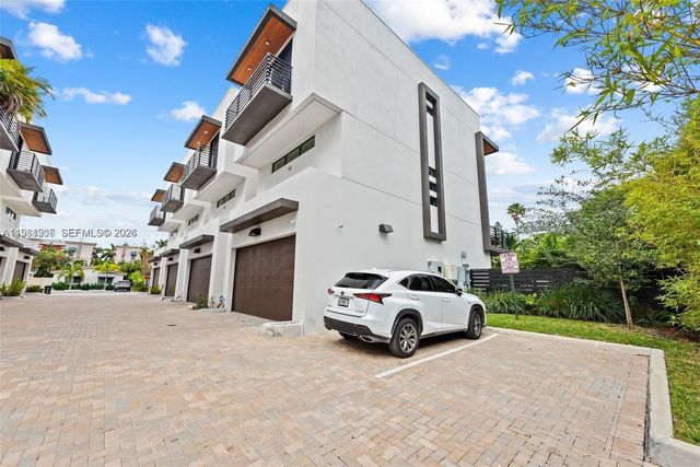 1056 N Victoria Park Rd, Fort Lauderdale, FL 33304