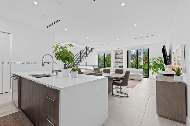 1056 N Victoria Park Rd, Fort Lauderdale, FL 33304