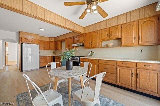 765 Chase Ave, Lyndhurst Twp., NJ 07071