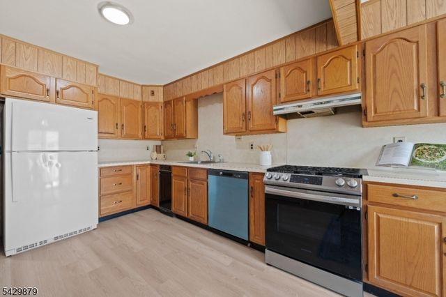 765 Chase Ave, Lyndhurst Twp., NJ 07071