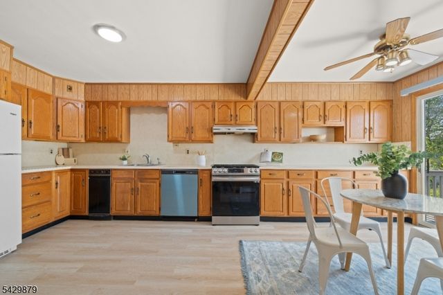 765 Chase Ave, Lyndhurst Twp., NJ 07071
