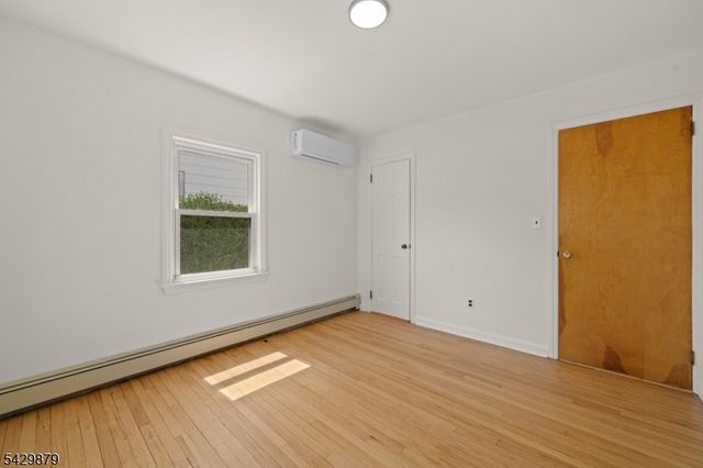 765 Chase Ave, Lyndhurst Twp., NJ 07071