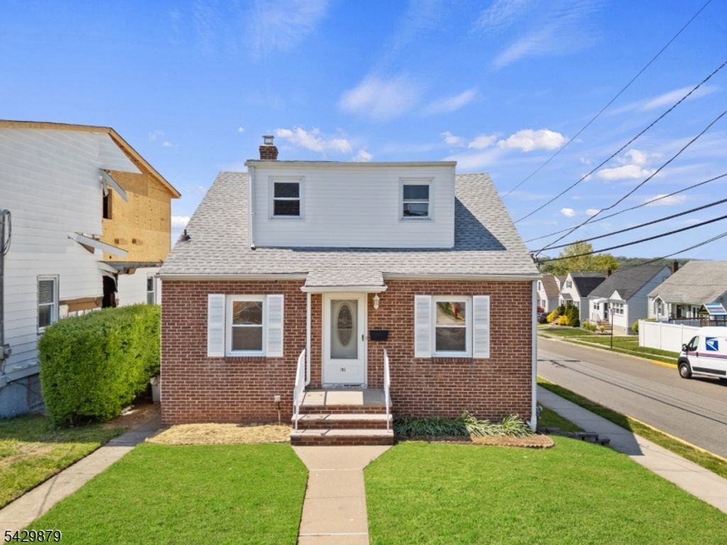 765 Chase Ave, Lyndhurst Twp., NJ 07071
