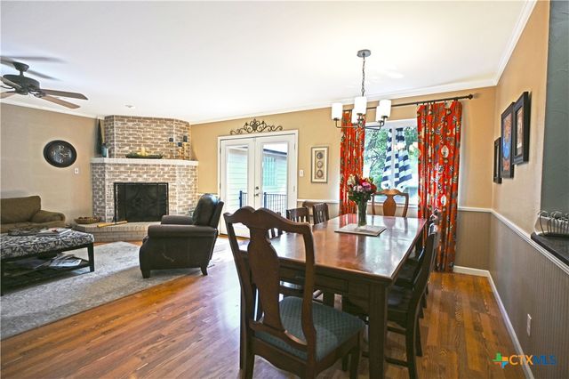 877 Twin Oaks Drive, New Braunfels, TX 78130