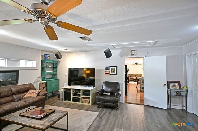 877 Twin Oaks Drive, New Braunfels, TX 78130