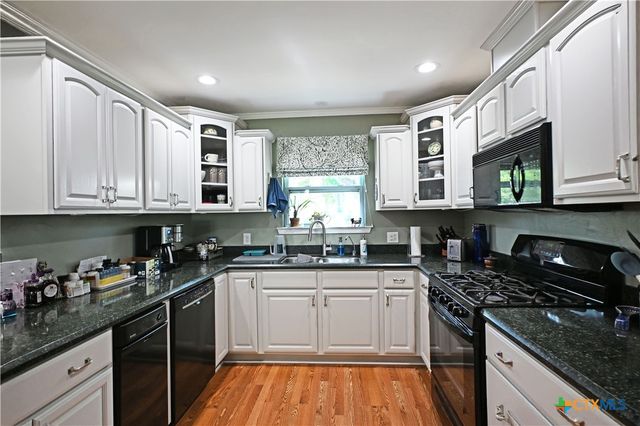 877 Twin Oaks Drive, New Braunfels, TX 78130