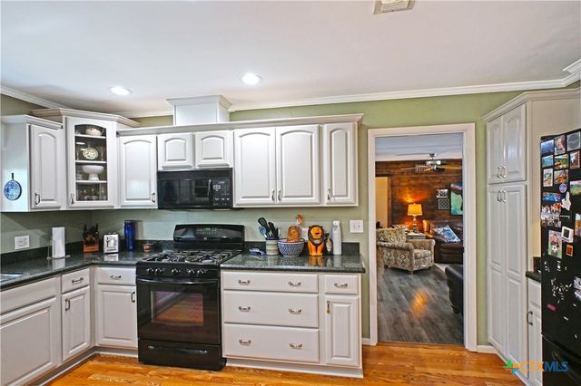 877 Twin Oaks Drive, New Braunfels, TX 78130