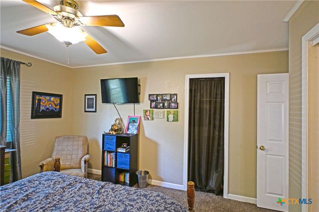 877 Twin Oaks Drive, New Braunfels, TX 78130