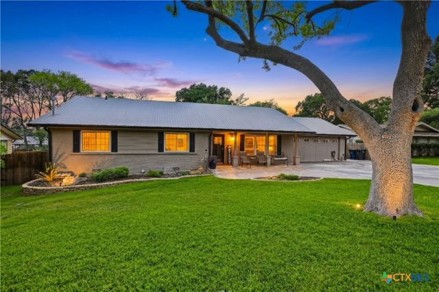 877 Twin Oaks Drive, New Braunfels, TX 78130