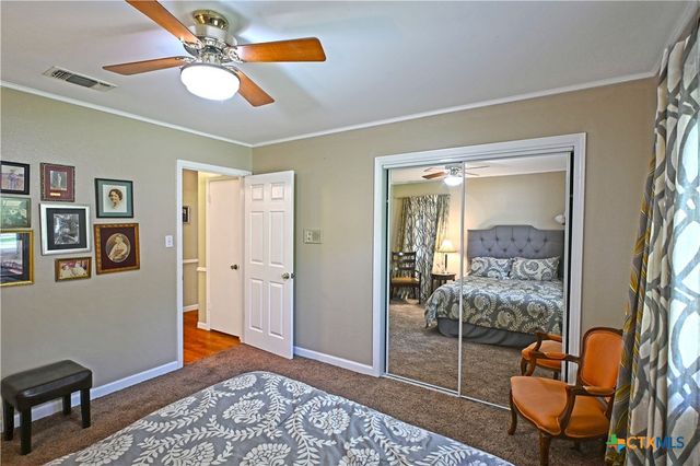 877 Twin Oaks Drive, New Braunfels, TX 78130