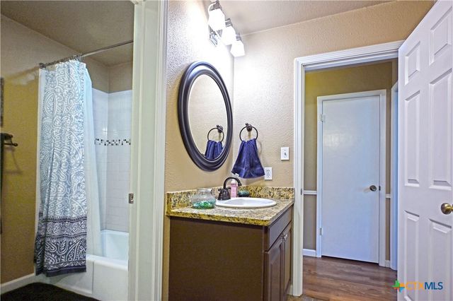 877 Twin Oaks Drive, New Braunfels, TX 78130