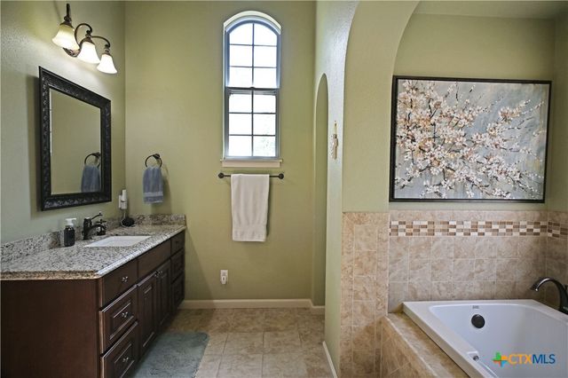 877 Twin Oaks Drive, New Braunfels, TX 78130