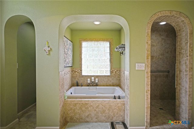 877 Twin Oaks Drive, New Braunfels, TX 78130