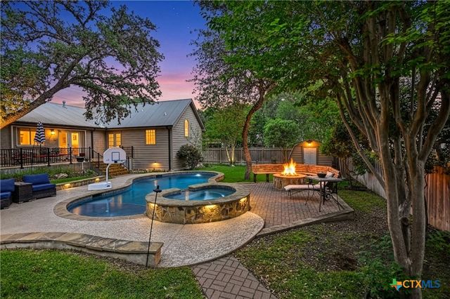 877 Twin Oaks Drive, New Braunfels, TX 78130