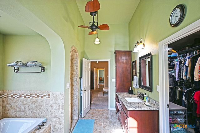 877 Twin Oaks Drive, New Braunfels, TX 78130