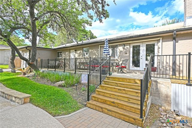 877 Twin Oaks Drive, New Braunfels, TX 78130