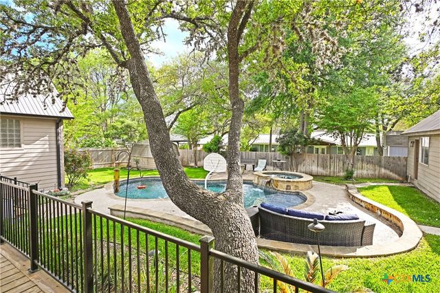 877 Twin Oaks Drive, New Braunfels, TX 78130