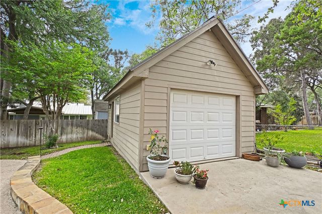 877 Twin Oaks Drive, New Braunfels, TX 78130