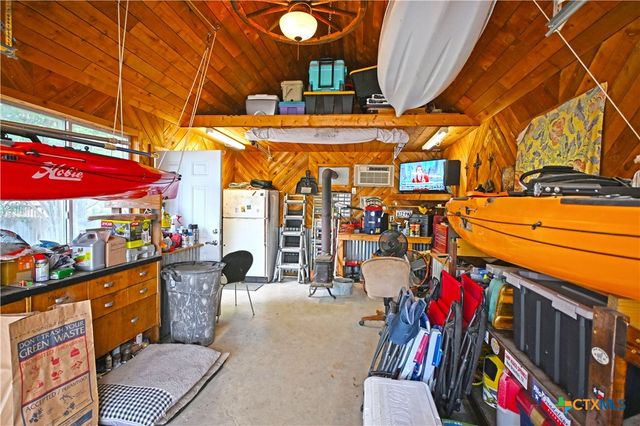 877 Twin Oaks Drive, New Braunfels, TX 78130