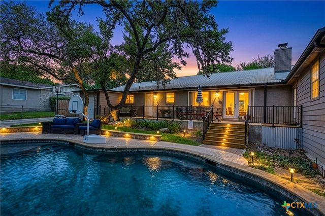 877 Twin Oaks Drive, New Braunfels, TX 78130