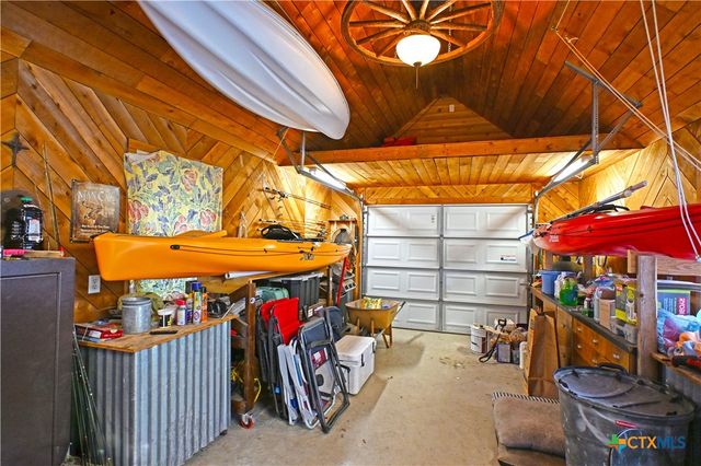 877 Twin Oaks Drive, New Braunfels, TX 78130