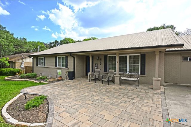877 Twin Oaks Drive, New Braunfels, TX 78130