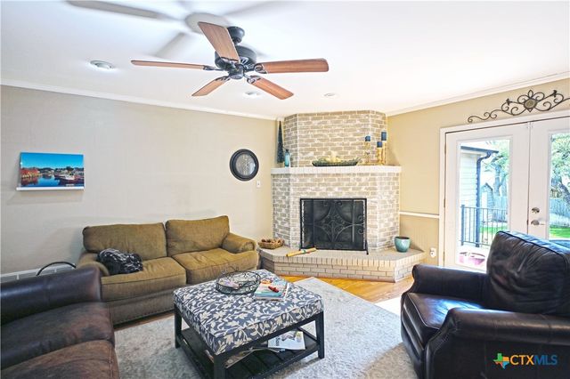 877 Twin Oaks Drive, New Braunfels, TX 78130