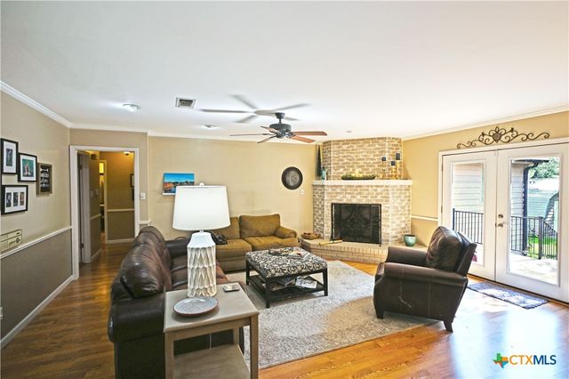 877 Twin Oaks Drive, New Braunfels, TX 78130