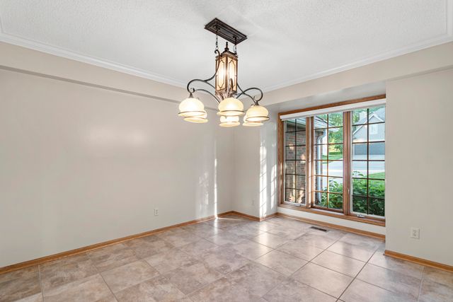 346 GOLDEN OAKS Drive, Council Bluffs, IA 51503