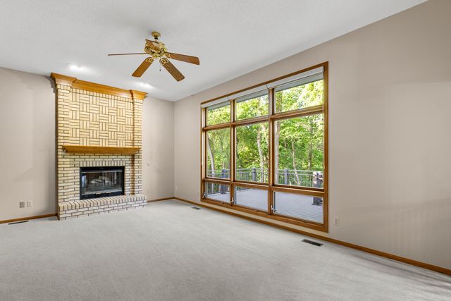 346 GOLDEN OAKS Drive, Council Bluffs, IA 51503