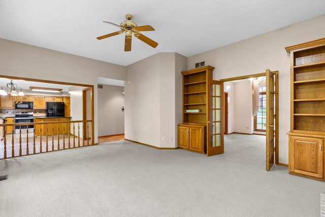 346 GOLDEN OAKS Drive, Council Bluffs, IA 51503