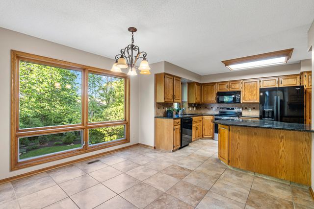 346 GOLDEN OAKS Drive, Council Bluffs, IA 51503