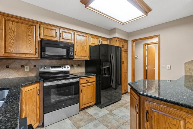 346 GOLDEN OAKS Drive, Council Bluffs, IA 51503