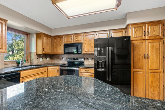 346 GOLDEN OAKS Drive, Council Bluffs, IA 51503