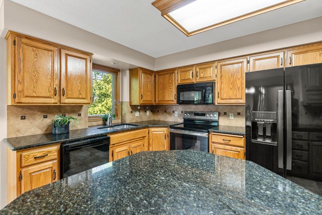 346 GOLDEN OAKS Drive, Council Bluffs, IA 51503