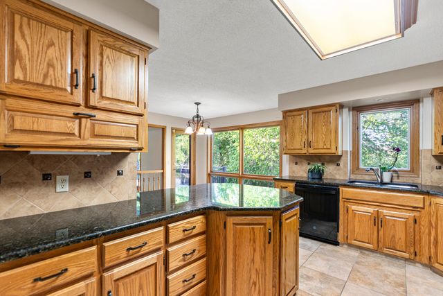 346 GOLDEN OAKS Drive, Council Bluffs, IA 51503