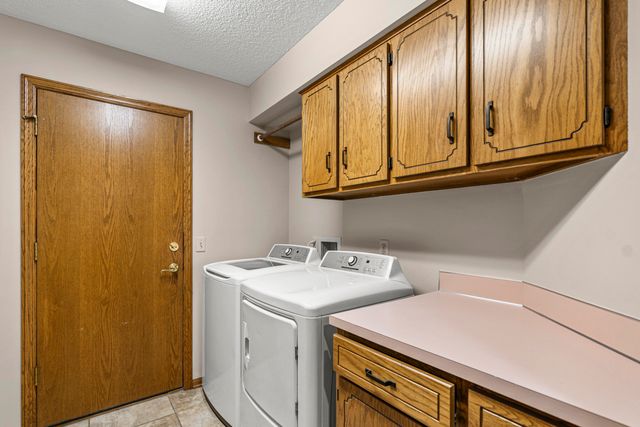 346 GOLDEN OAKS Drive, Council Bluffs, IA 51503