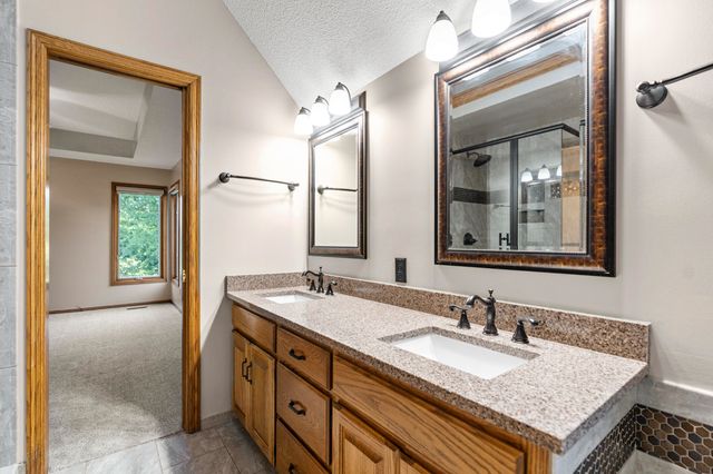 346 GOLDEN OAKS Drive, Council Bluffs, IA 51503