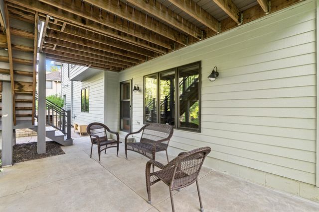 346 GOLDEN OAKS Drive, Council Bluffs, IA 51503