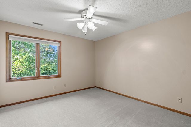 346 GOLDEN OAKS Drive, Council Bluffs, IA 51503