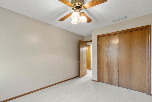 346 GOLDEN OAKS Drive, Council Bluffs, IA 51503