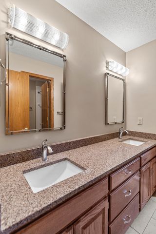 346 GOLDEN OAKS Drive, Council Bluffs, IA 51503