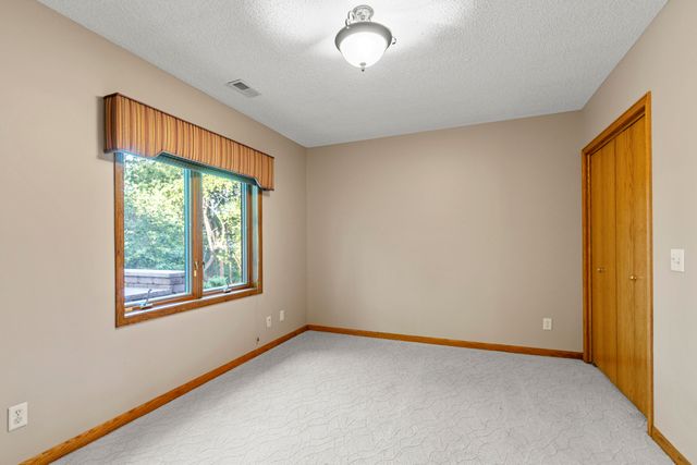 346 GOLDEN OAKS Drive, Council Bluffs, IA 51503