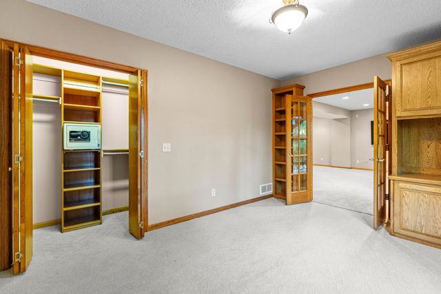 346 GOLDEN OAKS Drive, Council Bluffs, IA 51503