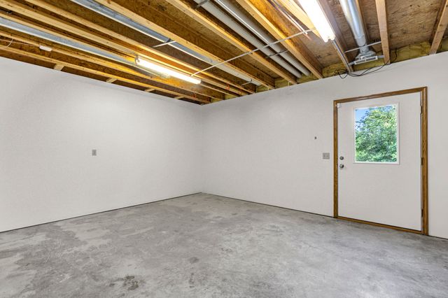346 GOLDEN OAKS Drive, Council Bluffs, IA 51503