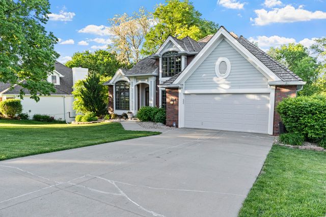 346 GOLDEN OAKS Drive, Council Bluffs, IA 51503
