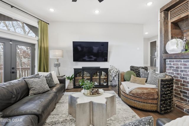 5554 Riverside Drive, Joplin, MO 64804