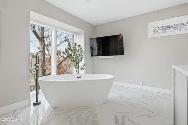 5554 Riverside Drive, Joplin, MO 64804