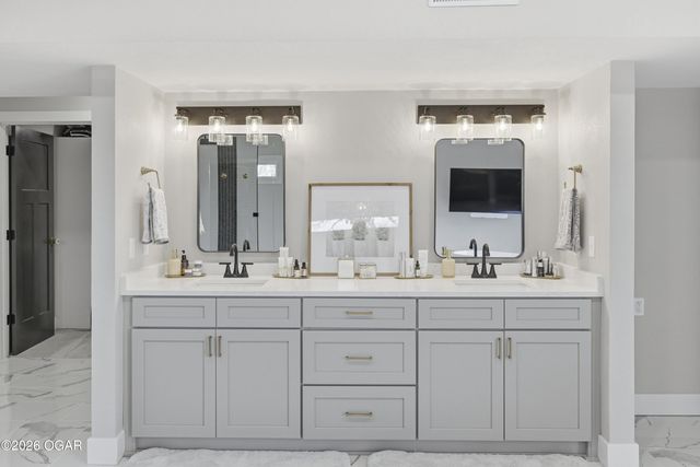 5554 Riverside Drive, Joplin, MO 64804