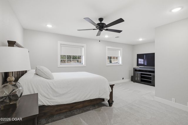 5554 Riverside Drive, Joplin, MO 64804